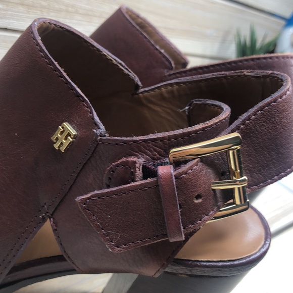 Tommy Hilfiger Peppy Peep Toe Open Block Heel Sandal Size 6M - Picture 8 of 13